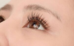 Nối mi mắt ướt phù hợp với phong cách nhẹ nhàng, trong sáng