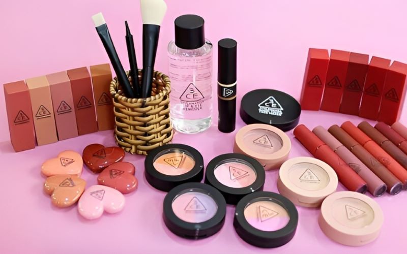 Bộ mỹ phẩm trang điểm của thương hiệu 3CE