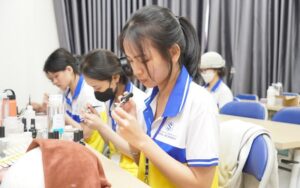 Khóa học nghề nail thường diễn ra trong ít nhất 2 - 6 tháng