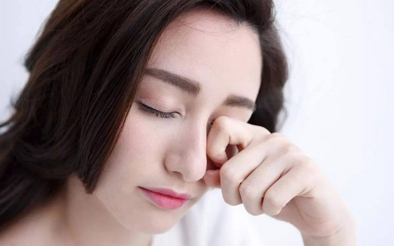 Chị em cần tránh dụi mắt hoặc tác động mạnh sau khi nối mi