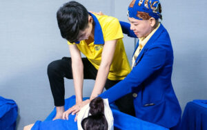 Một khóa massage với học viên là nam