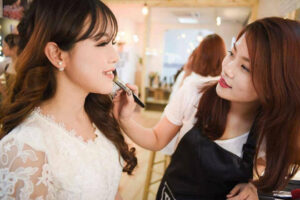 Thời gian học trang điểm cô dâu chuyên nghiệp sẽ tùy vào khóa học mà học viên đăng ký