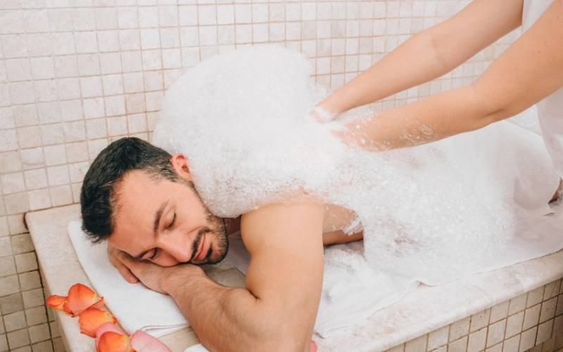 Spa tắm trắng cho nam giới cần có các yếu tố đạt chuẩn về quy trình, máy móc và con người để đảm bảo an toàn cho khách hàng 