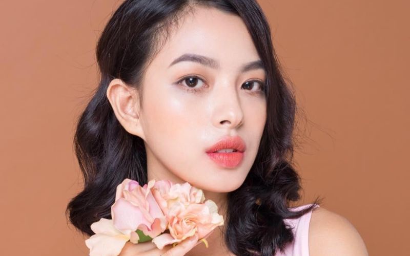 Đôi môi đẹp góp phần tạo nên khuôn mặt nổi bật