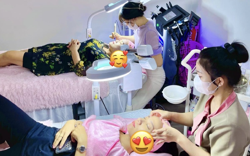 1998 Beauty Quy Nhơn thu hút nhiều khách hàng đến làm đẹp