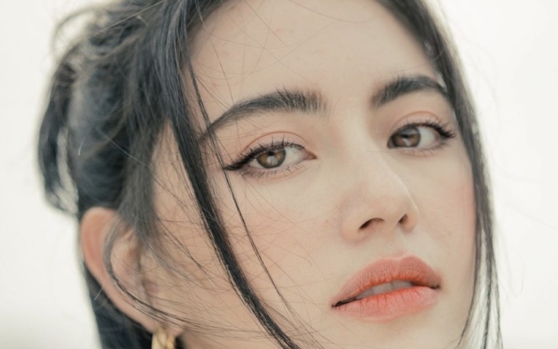 Sở hữu làn da trắng phù hợp với nhiều màu chân mày