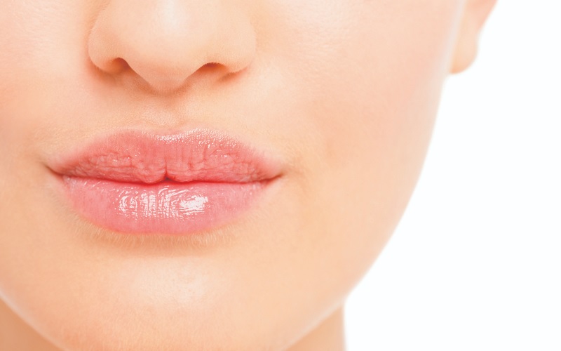 Môi bong màu xăm sớm là tình trạng nhiều người gặp phải