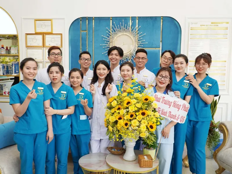 I-Dent Dental Clinic has a team of specialists who ensure safe veneer procedures