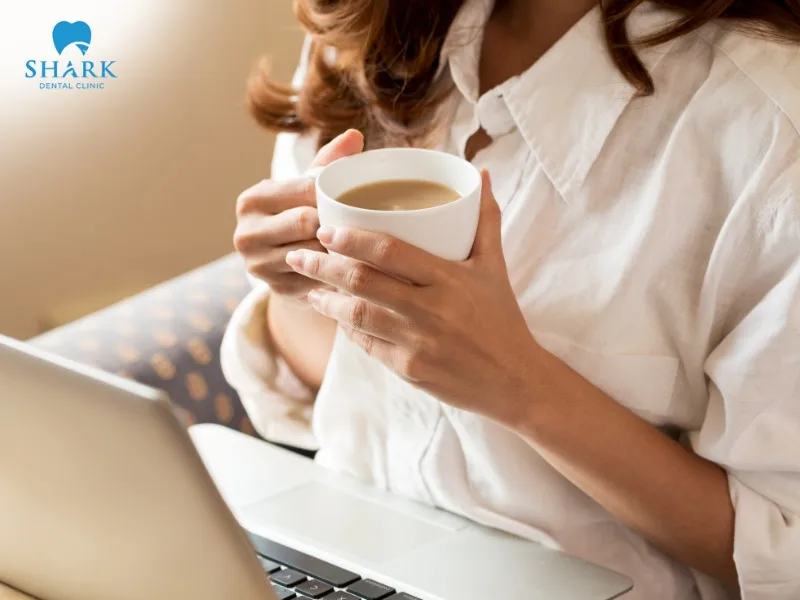 Long-term coffee consumption can lead to tooth discoloration