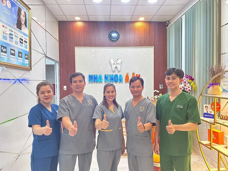 Á Âu Dental Clinic has a team of dedicated and experienced doctors.