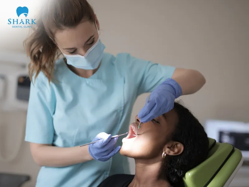 It is advisable to avoid cheap porcelain crowns at unqualified clinics, as these can increase the risk of infection and negatively impact your health