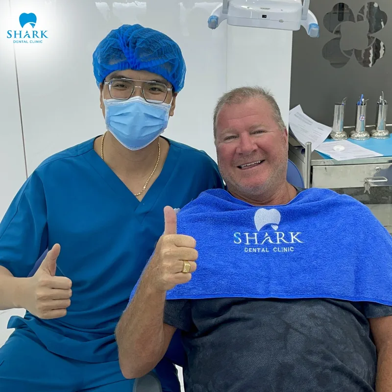 Foreign customers trust and are satisfied after treatment at Vietnamese dentistry