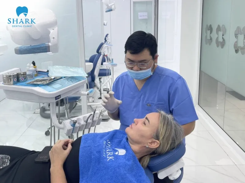 Shark Dental is a reputable address for repairing chipped porcelain crowns, equipped with modern machinery and attracting domestic and international customers
