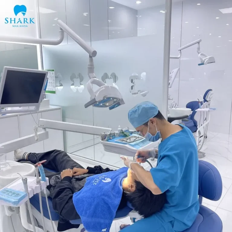 Specialist dentists perform implant placement with safety and quality standards