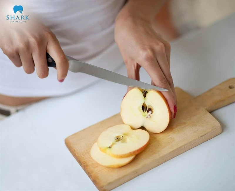 Can you eat apples with braces? Yes, if you know how to cut them into small slices to make chewing easier