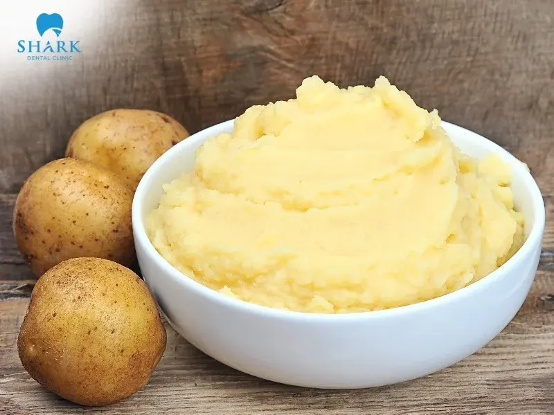 After getting braces, you should eat nutritious, soft, and well-cooked foods such as mashed potatoes
