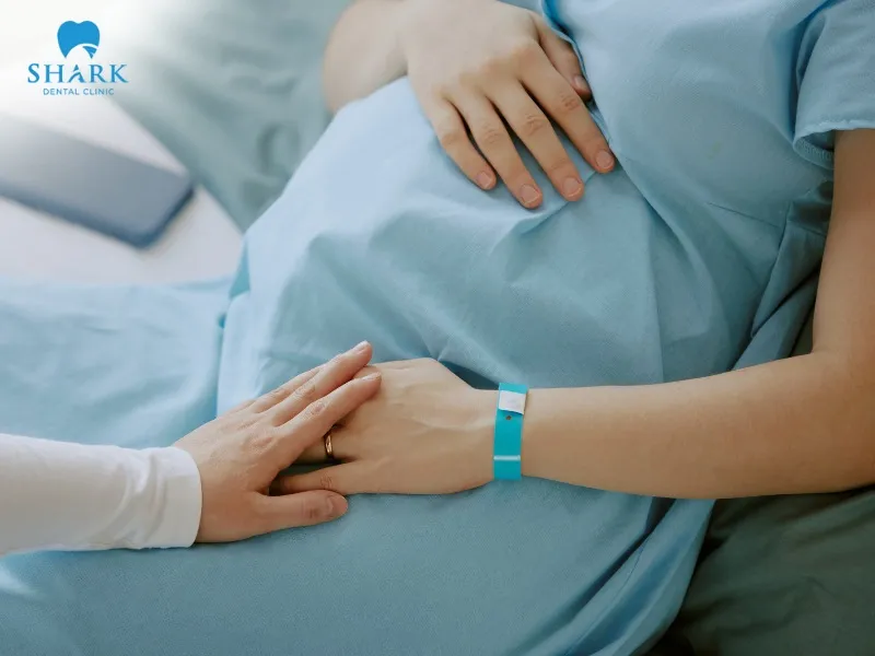 Getting braces during pregnancy can cause significant psychological stress for the mother, affecting both her health and the baby’s