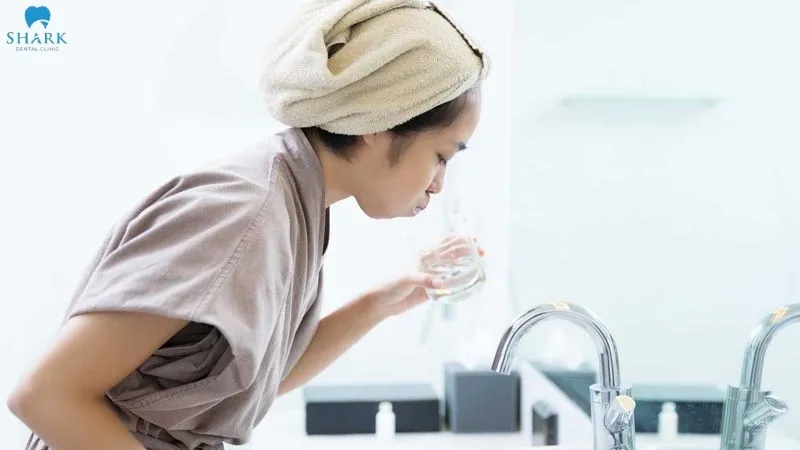 In the first few days after a root canal, you should rinse your mouth gently with saline or a mouthwash containing Chlorhexidine