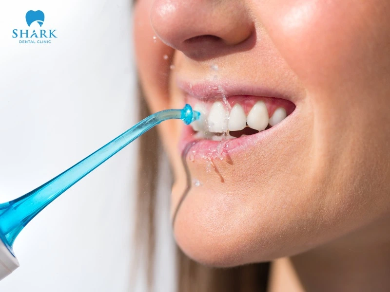 A water flosser supports effective oral cleaning by removing food debris and residual bacteria