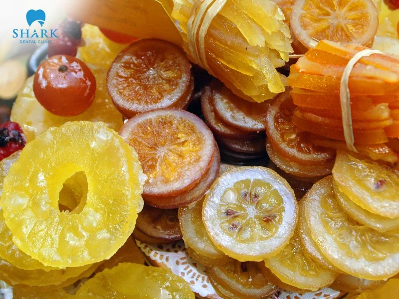 Those undergoing aesthetic braces treatment can eat fruit candies in moderation