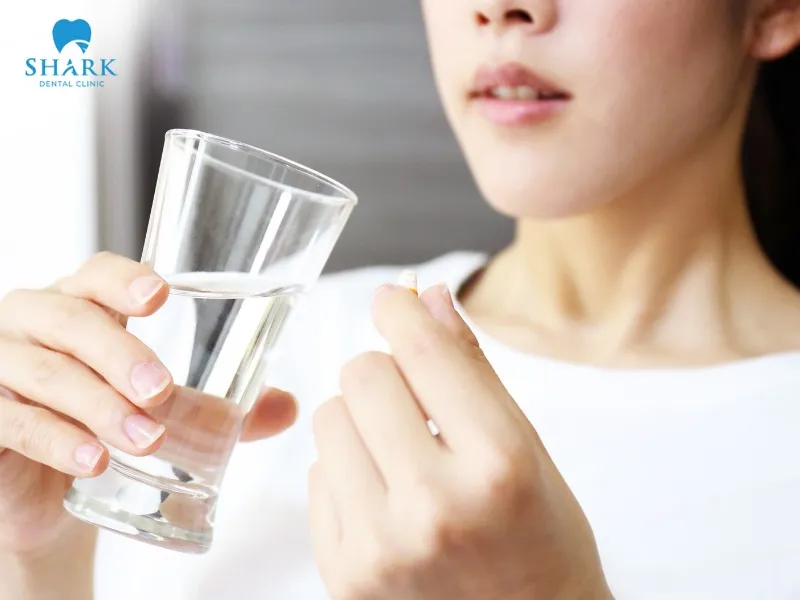 The dentist may consider prescribing pain relievers to help ease toothache symptoms