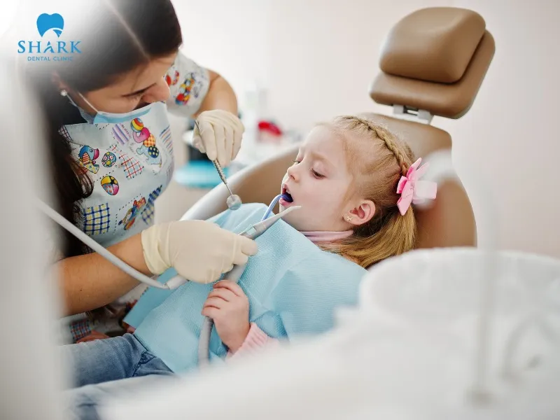 The cost of a baby root canal for children ranges from approximately 1,200,000 to 1,300,000 VND per tooth