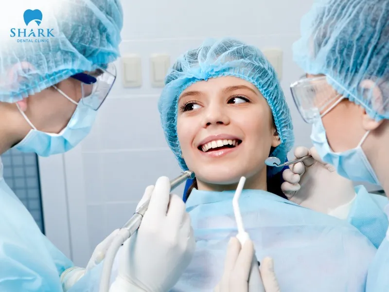 Depending on the severity of the tooth fracture and the patient’s actual health condition, the dentist will recommend appropriate and effective treatment steps