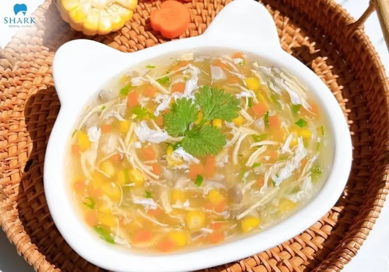 Snow fungus and minced meat soup is a nutritious dish, suitable for those recovering after dental implant surgery
