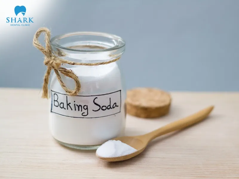 Baking soda can neutralize acid, effectively whitening teeth and is widely used