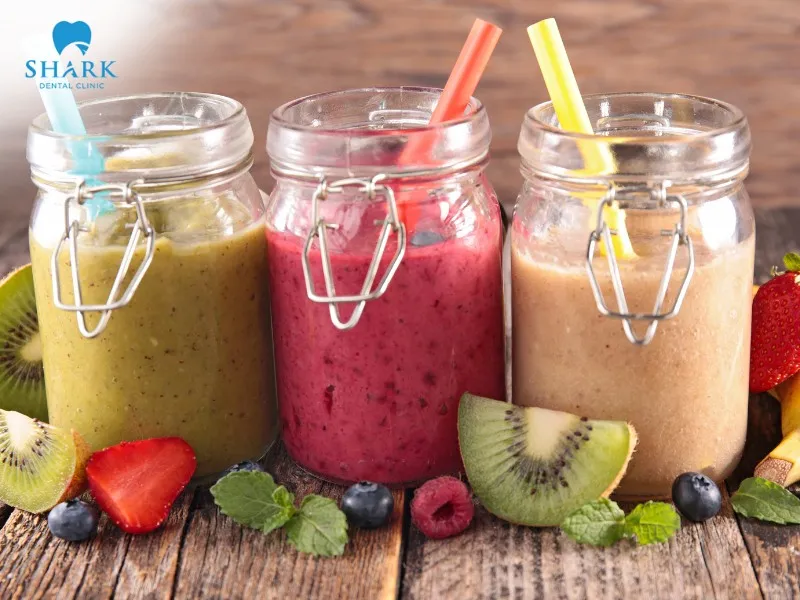 Patients with braces are recommended to consume smoothies made from fresh fruits to ensure proper nutrition.