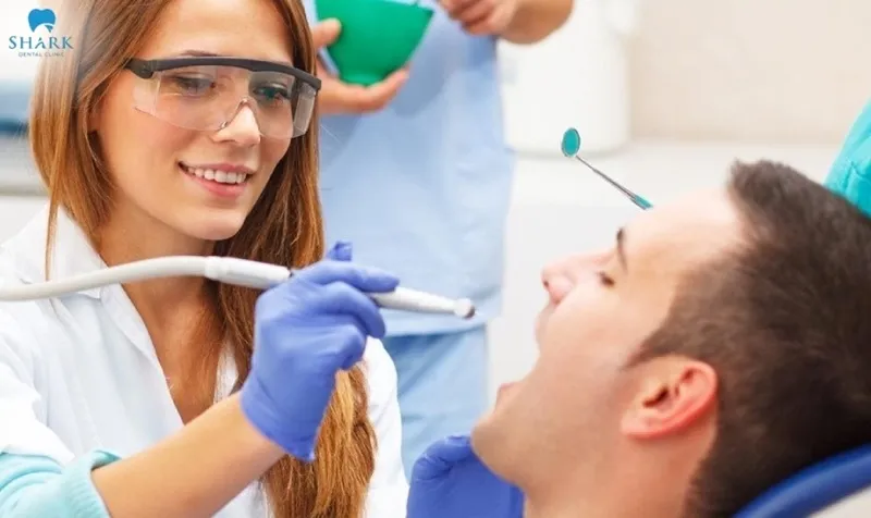 You should wait about 30 minutes to 1 hour after teeth scaling before drinking tea — or 4 to 6 hours if fluoride treatment was performed