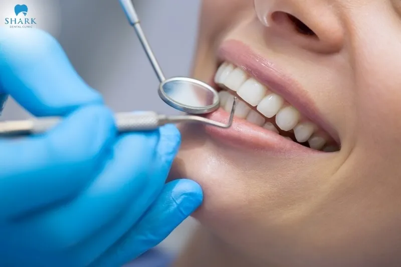 Tooth pain after teeth cleaning at the dental clinic is often caused by tooth sensitivity, gum recession, or temporary gingivitis