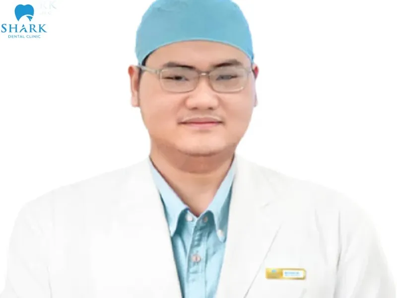 Dr. Huynh Ba Minh Tri – Dentist with 10 years of specialized experience at Shark Dental Clinic