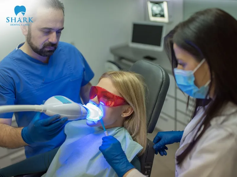 The laser whitening procedure must be performed following proper clinical steps and safety protocols