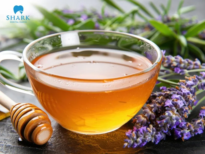 You can mix one tablespoon of honey with warm water to drink daily