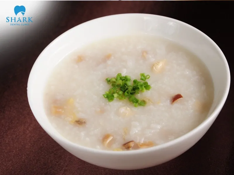 After getting dental implants at a reputable dental clinic, you should eat nutritious, soft, and well-cooked foods such as porridge, soup, and broth