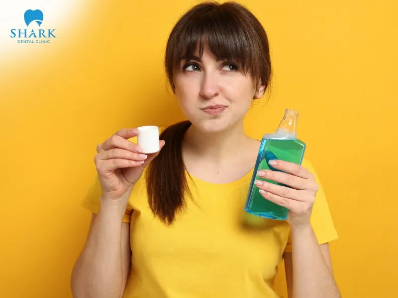 After getting dental implants, you should maintain the habit of rinsing your mouth daily to enhance cleaning effectiveness and improve oral hygiene