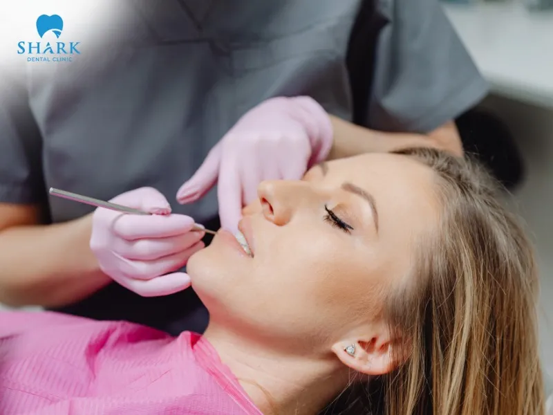 Drinking large amounts of alcohol hinders daily oral hygiene