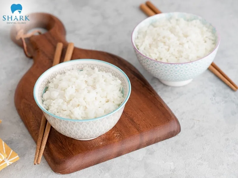 To prevent the filling from coming loose or recurrent pain, make sure to choose the right time to eat rice after a root canal