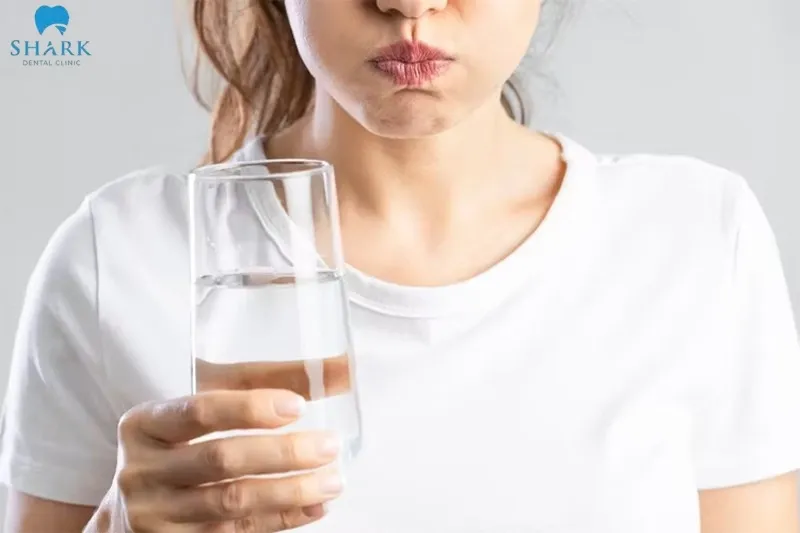 The safest time to start using a mouthwash is 24 hours after the completion of the procedure