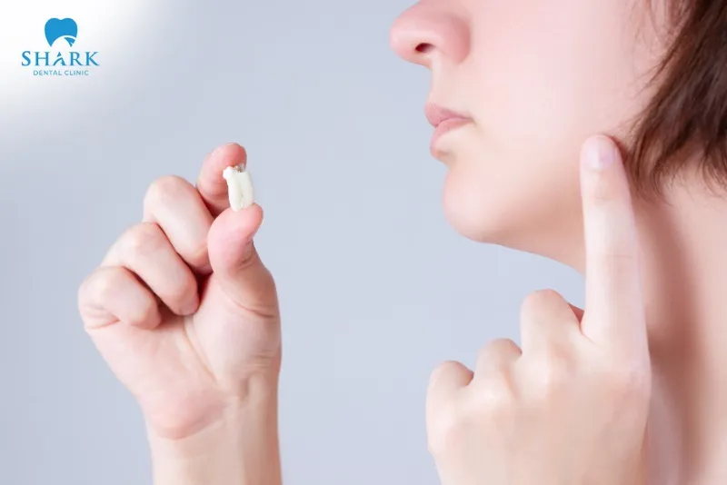 The level of swelling and pain at the wound site are also factors that influence when you can safely eat bread again