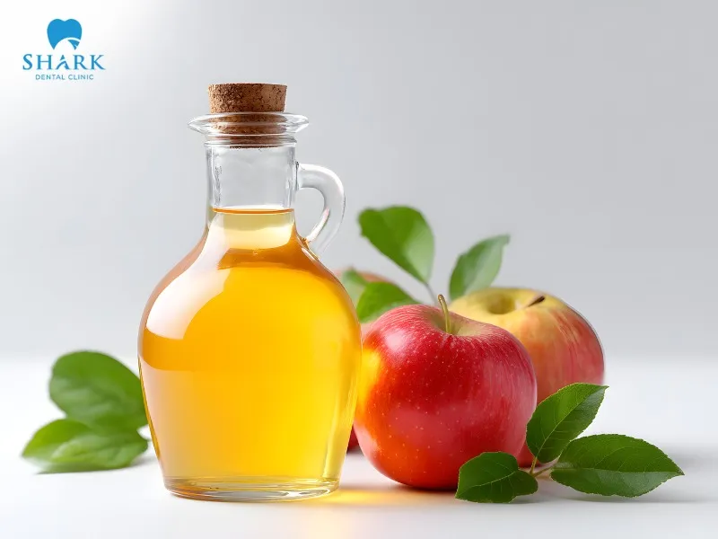 Rinsing with apple cider vinegar helps effectively improve bad breath