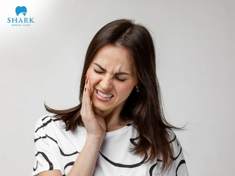 Necrotic tissue in the oral cavity can cause an unpleasant, abnormal taste