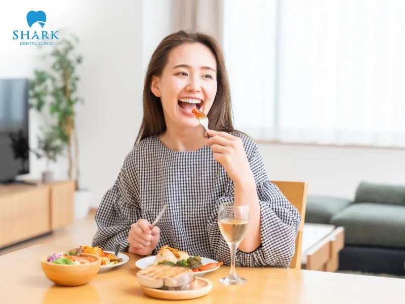 You can resume normal eating and drinking about 7–14 days after tooth extraction