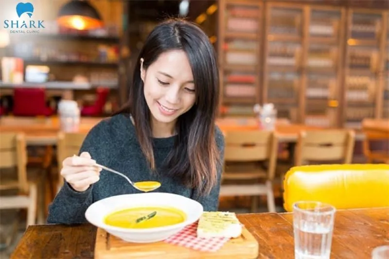 You should eat soft foods after a tooth filling