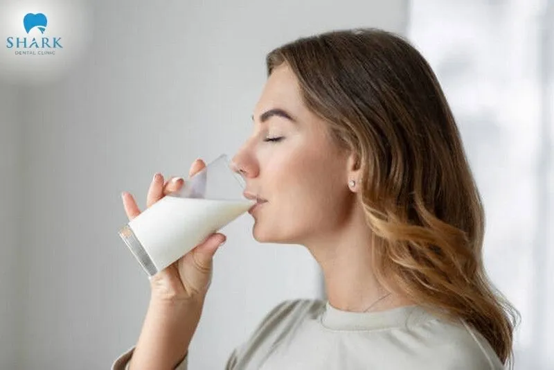 Consuming dairy products helps increase calcium intake for oral health