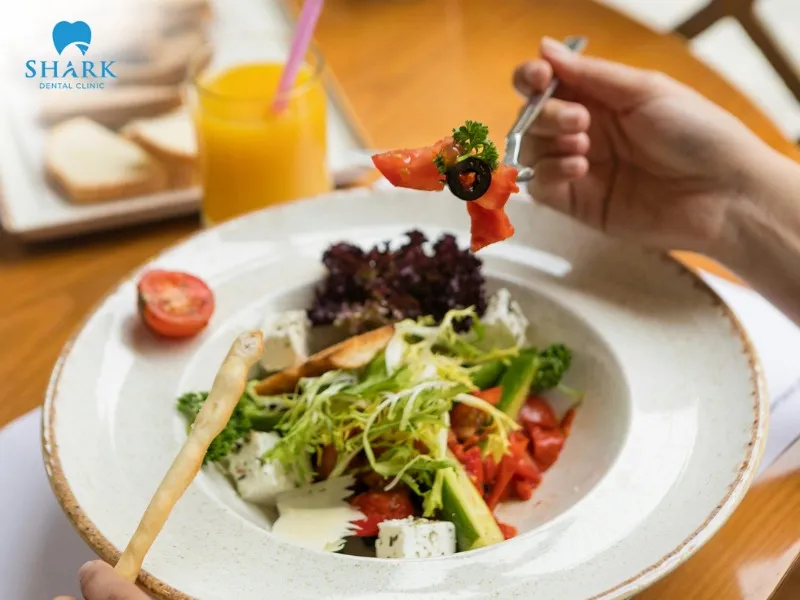 You should establish a balanced, nutritious diet after tooth extraction at a dental clinic