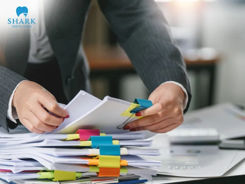 Dental clinics that meet regulatory standards must store radiation-monitoring records for all staff members