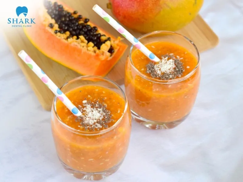 After tooth extraction, you can blend papaya into a smoothie to consume daily