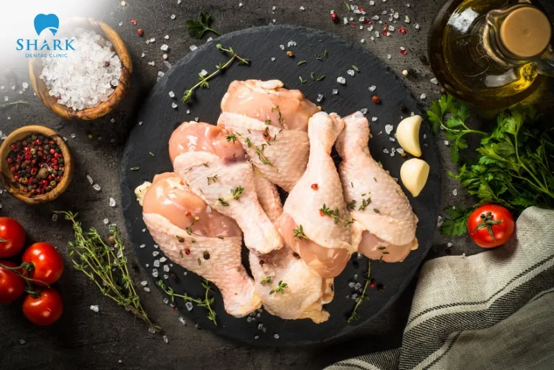 Chicken contains a high amount of protein and many essential nutrients for the body, especially after tooth extraction